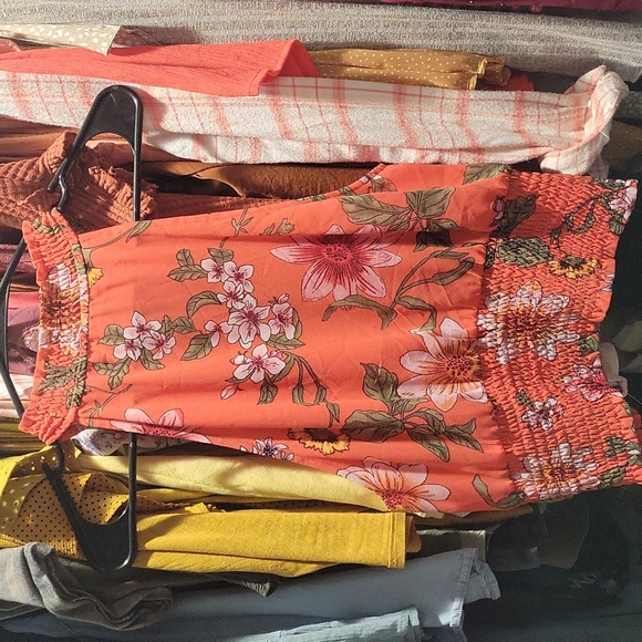 Smocked Floral High Neck Guess Tank Top - Picture 5 of 6